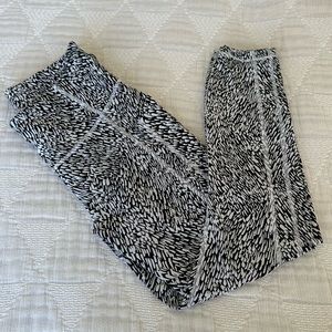 Athleta Ultimate Stash II Textured 7/8 Tight